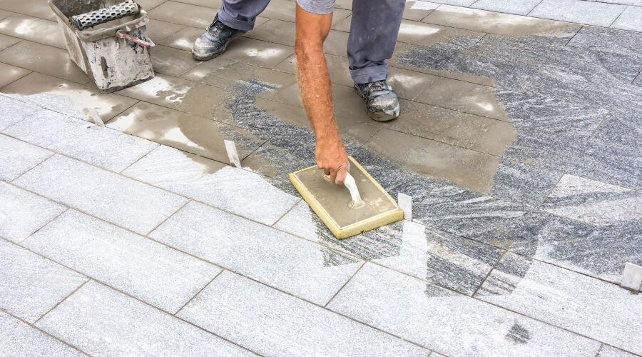 Professional gutter cleaning in Glencoe, IL